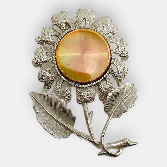 Vintage Flower Brooch - Picture 5 of 9